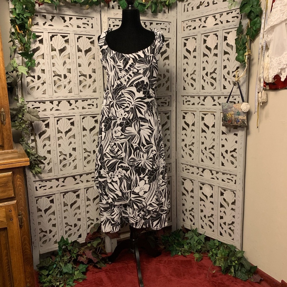 BEAUTIFUL BLACK & WHITE SLEEVELESS DRESS WITH FLORAL PATTERN LONG MAXI DRESS